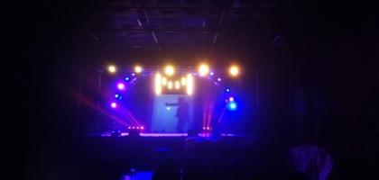 Spectacle du Noel des papillons par DJ BOOM Animation à Blainville sur Orne.