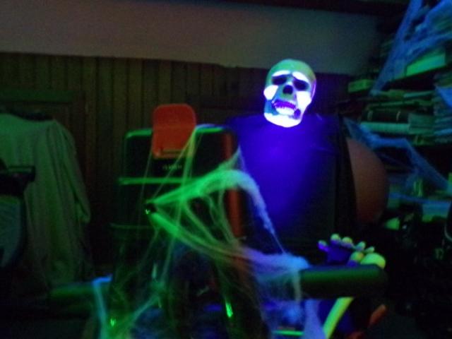 Halloween avec DJ BOOM Animation : Laissez-vous Emporter par la Magie de l'Horreur